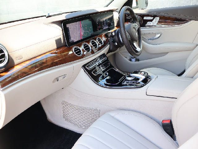 MERCEDES BENZ E class sedan