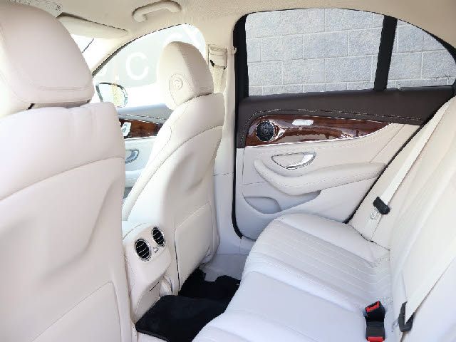 MERCEDES BENZ E class sedan
