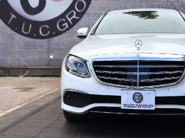 MERCEDES BENZ E class sedan