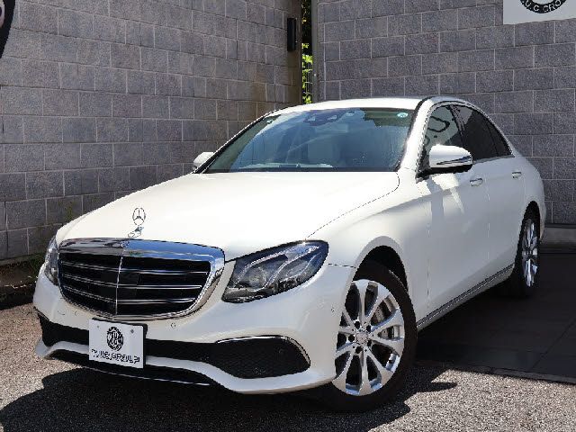 MERCEDES BENZ E class sedan