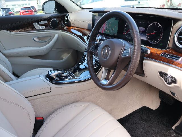 MERCEDES BENZ E class sedan