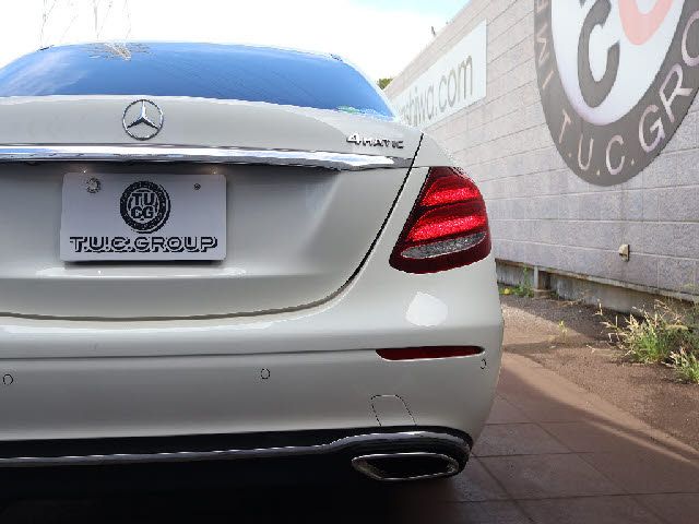 MERCEDES BENZ E class sedan