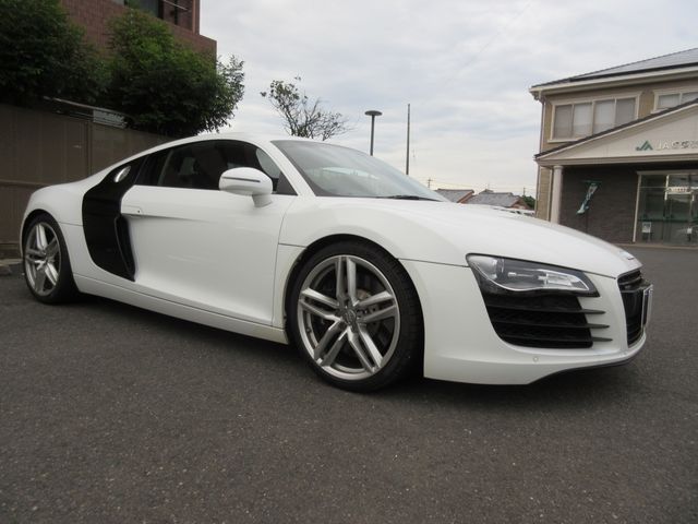 AUDI R8