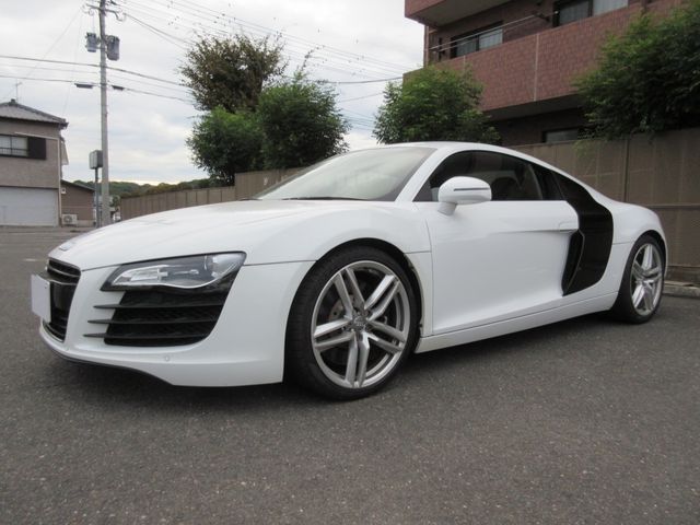 AUDI R8