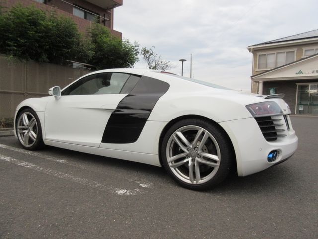 AUDI R8