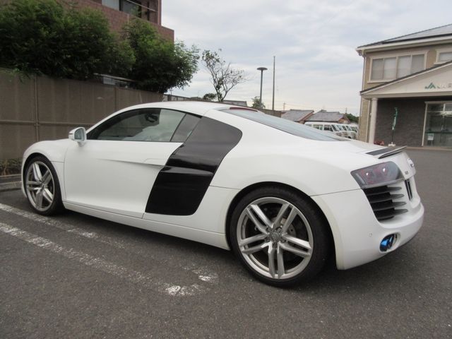 AUDI R8