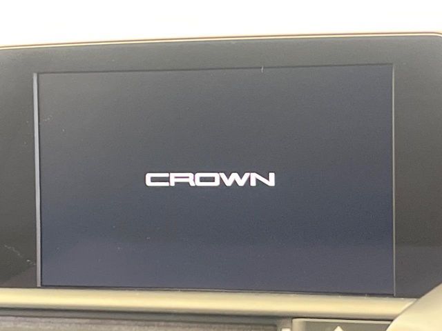 CROWN sedan hybrid