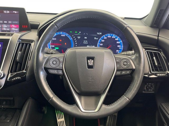 CROWN sedan hybrid