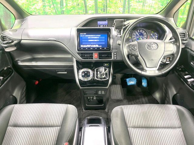 VOXY HYBRID