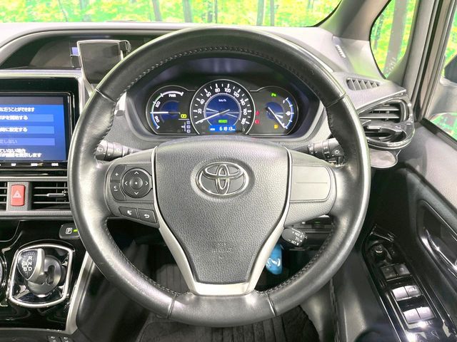 VOXY HYBRID