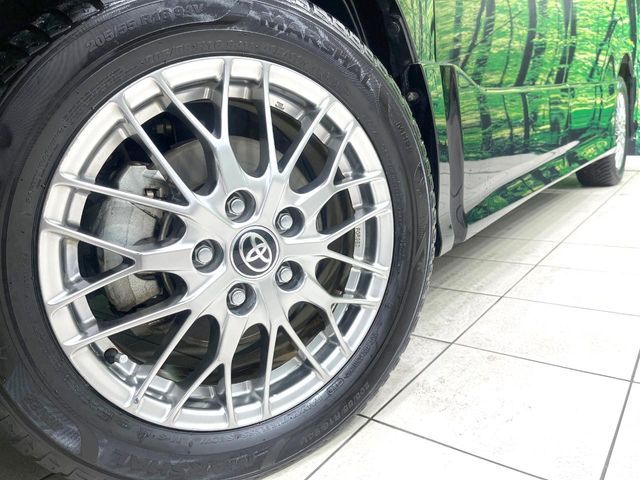 VOXY HYBRID