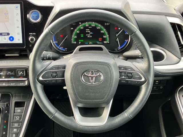 VOXY HYBRID