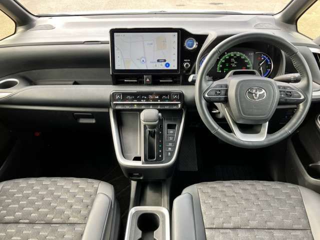 VOXY HYBRID