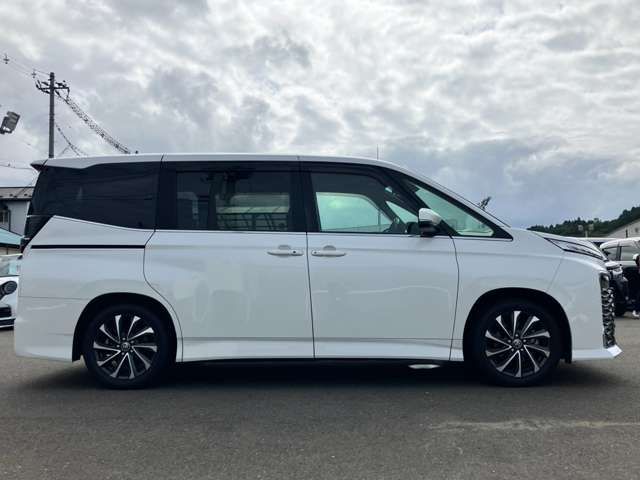 VOXY HYBRID