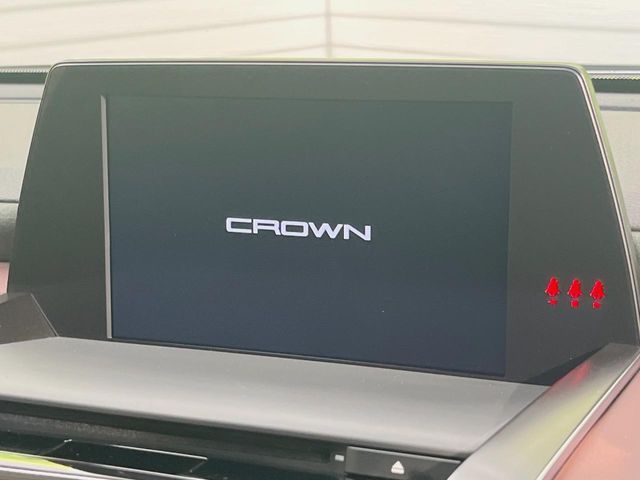 CROWN sedan hybrid