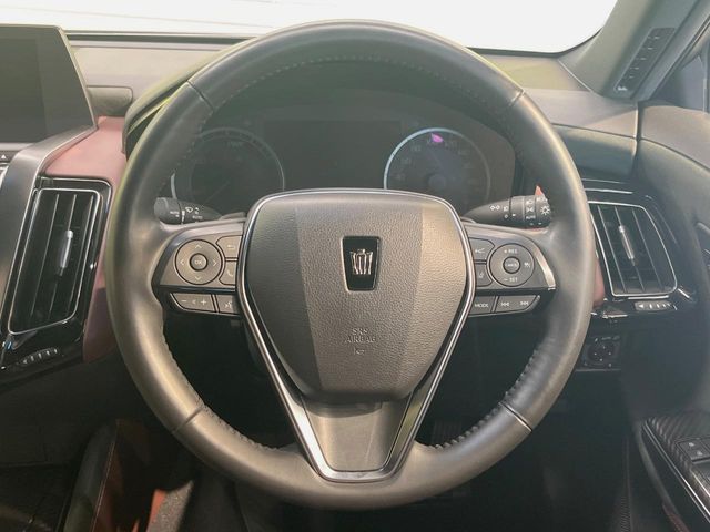 CROWN sedan hybrid