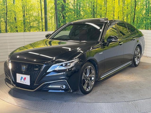 CROWN sedan hybrid