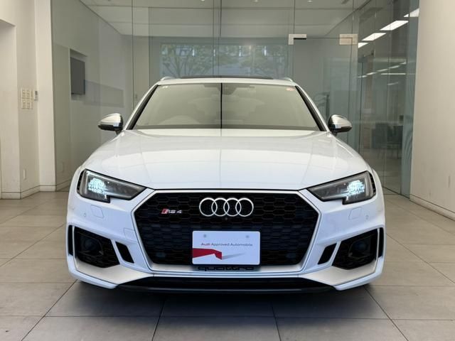 AUDI RS4 AVANT