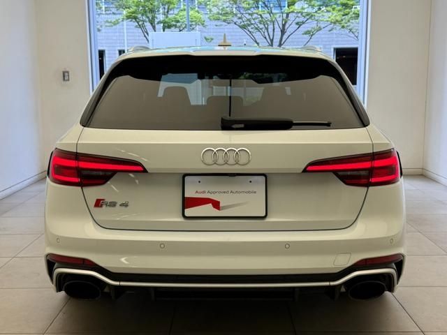 AUDI RS4 AVANT