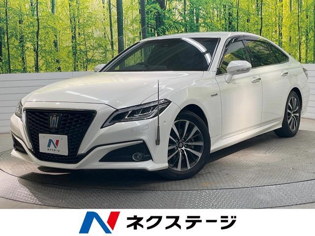 CROWN sedan hybrid