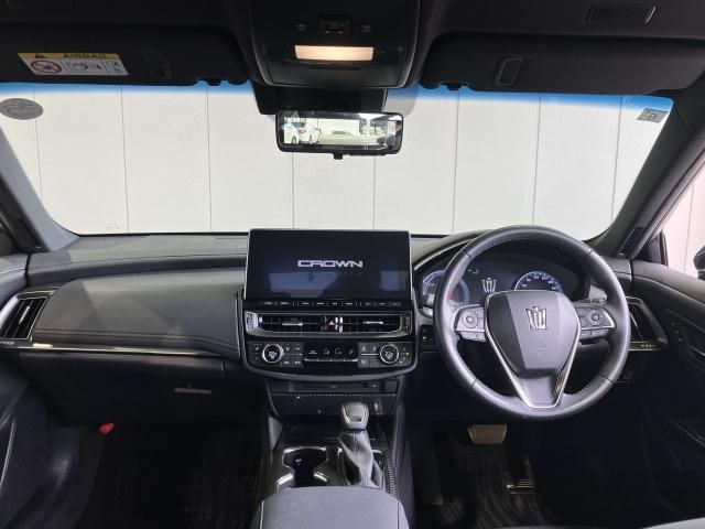 CROWN sedan hybrid