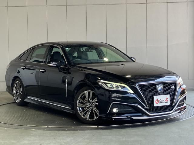 CROWN sedan hybrid