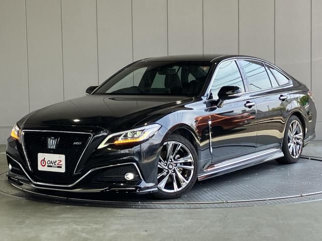 CROWN sedan hybrid