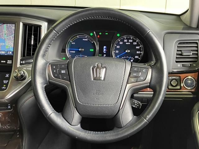 CROWN sedan hybrid