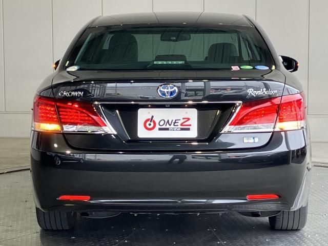 CROWN sedan hybrid