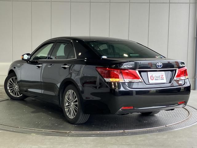 CROWN sedan hybrid