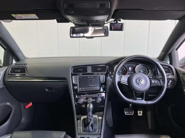 VOLKSWAGEN GOLF R