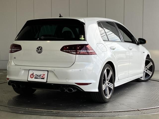 VOLKSWAGEN GOLF R