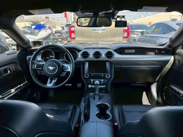 FORD MUSTANG
