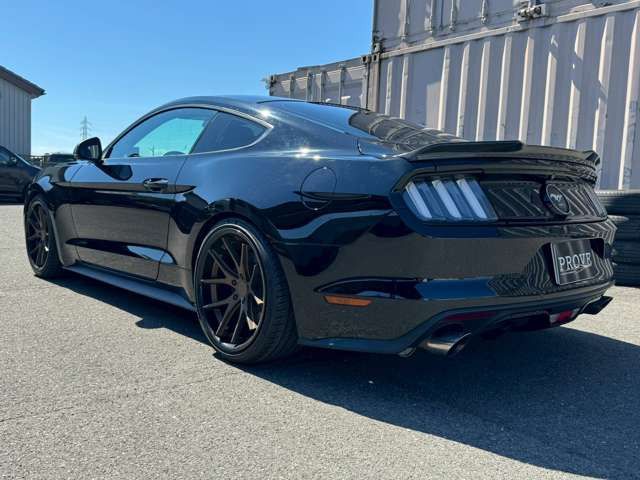 FORD MUSTANG
