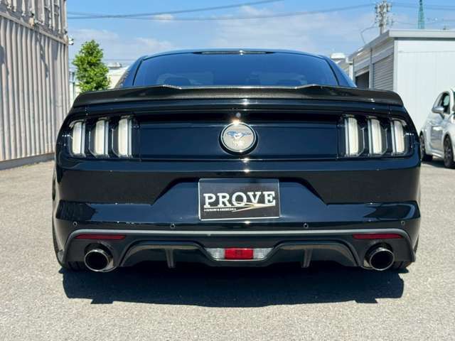 FORD MUSTANG