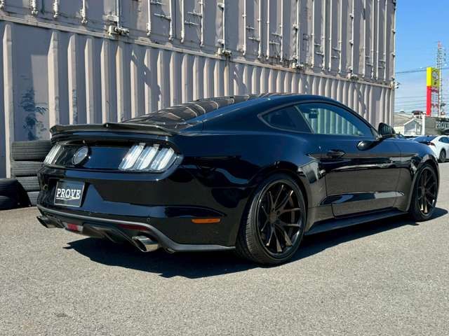 FORD MUSTANG