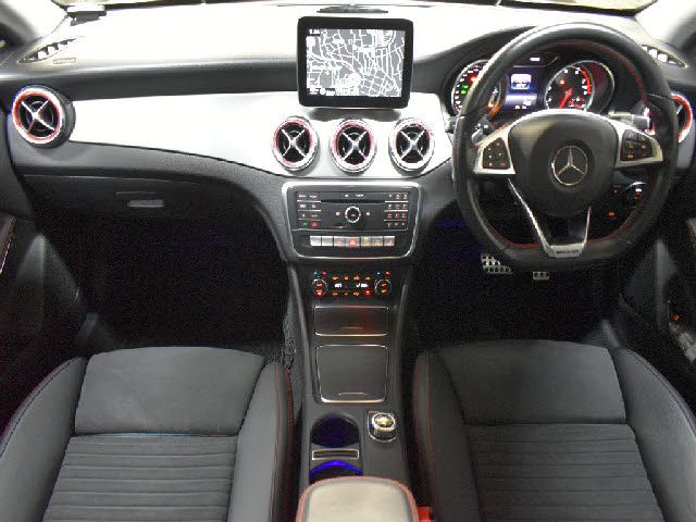 MERCEDES BENZ CLA Shooting Brake