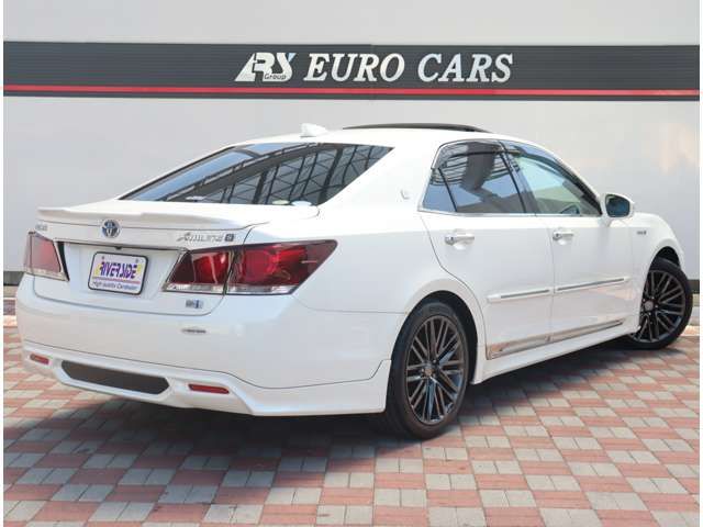 CROWN sedan