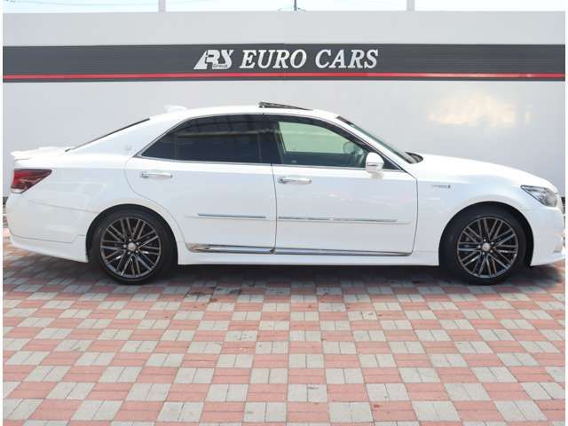 CROWN sedan