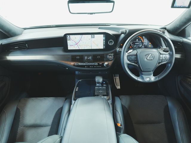 LEXUS LS500 4WD