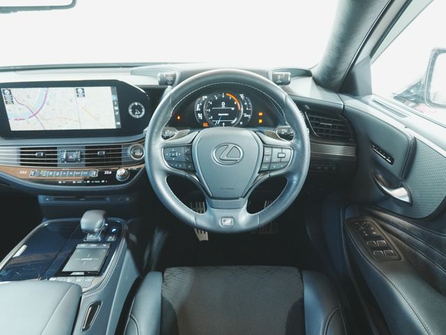 LEXUS LS500 4WD