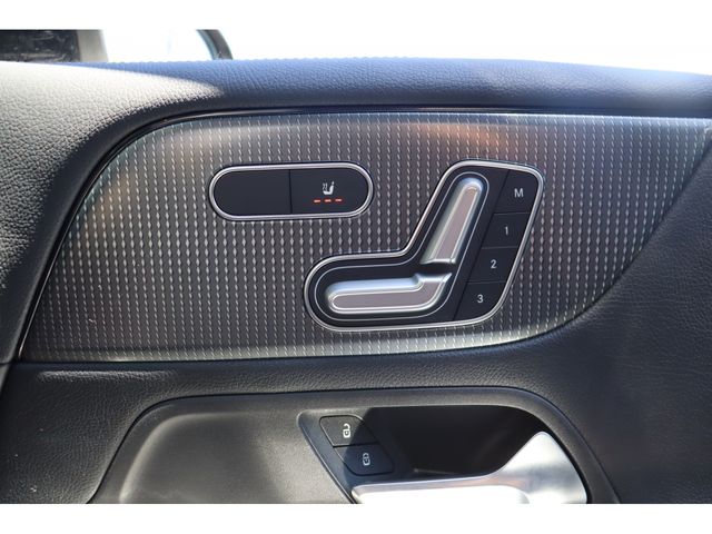 MERCEDES BENZ GLB