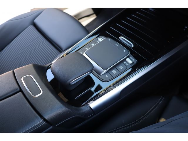 MERCEDES BENZ GLB