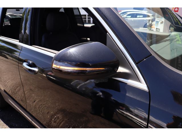 MERCEDES BENZ GLB