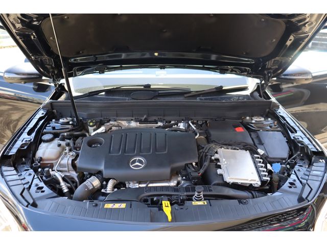 MERCEDES BENZ GLB