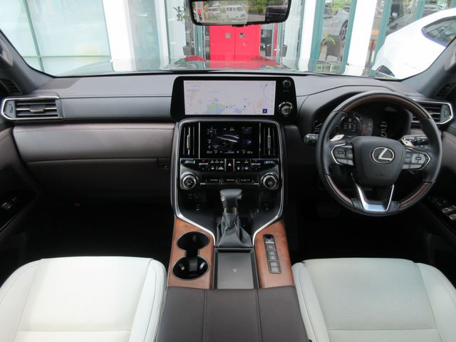 LEXUS LX600