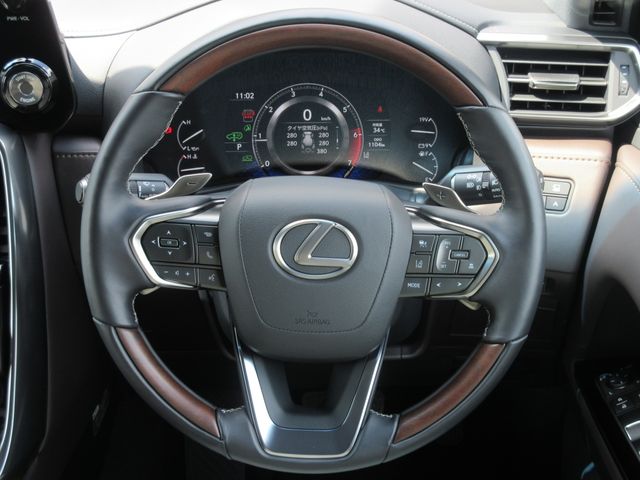 LEXUS LX600