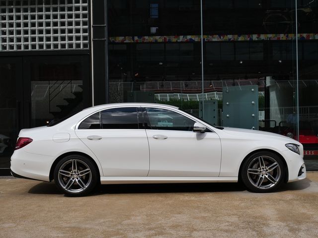 MERCEDES BENZ E class sedan
