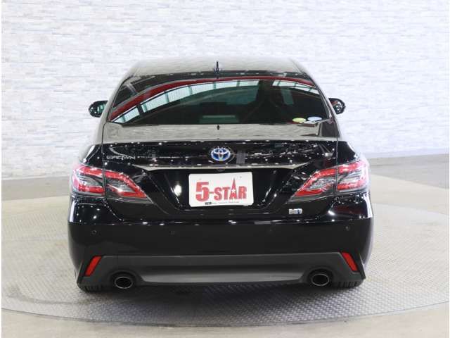 CROWN sedan hybrid