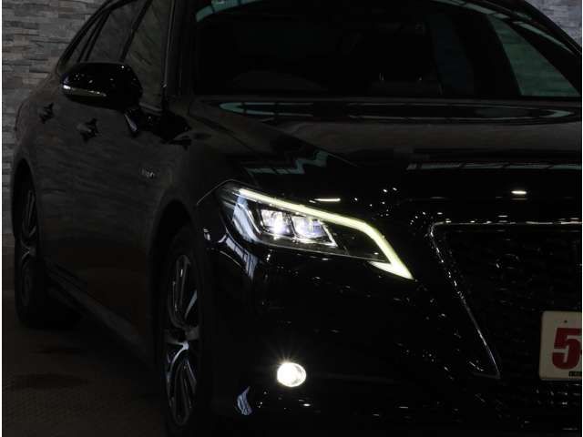 CROWN sedan hybrid